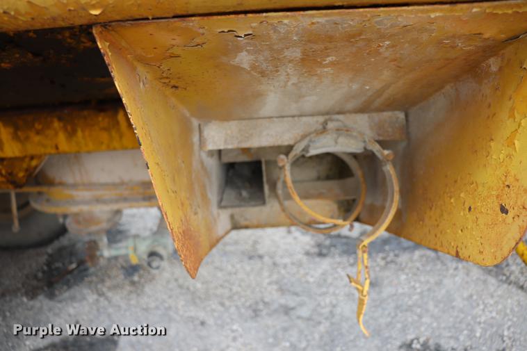 image for item ED9738 1952 Heil tank trailer