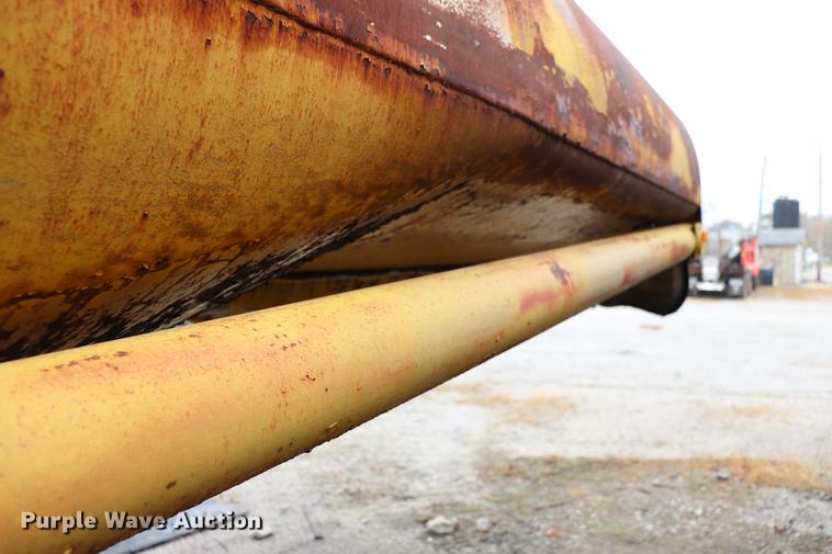 image for item ED9738 1952 Heil tank trailer