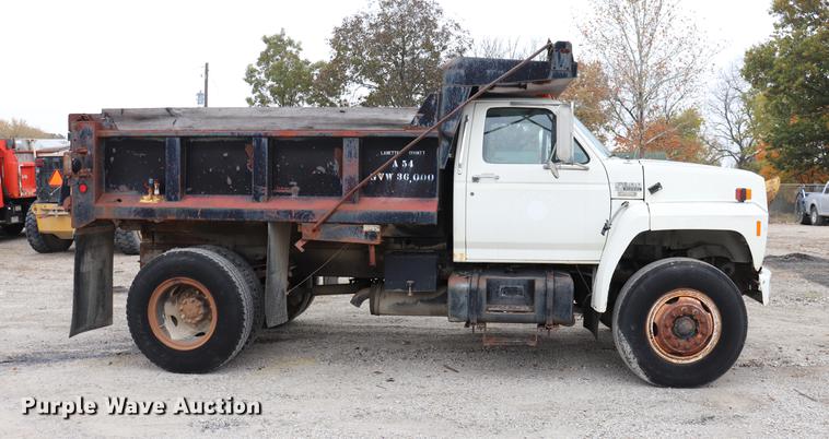 image for item ED9740 1994 Ford F800 dump truck