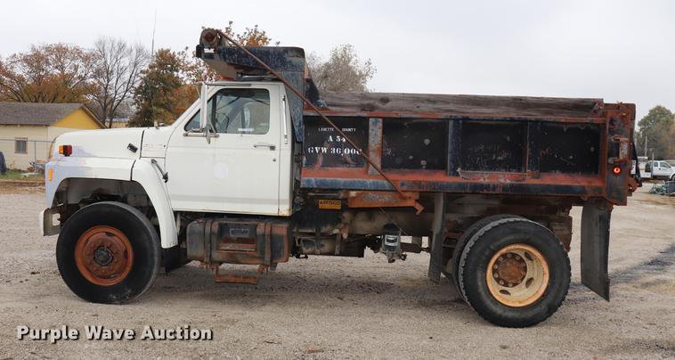 image for item ED9740 1994 Ford F800 dump truck