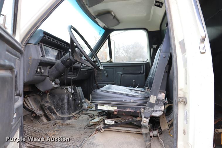image for item ED9740 1994 Ford F800 dump truck