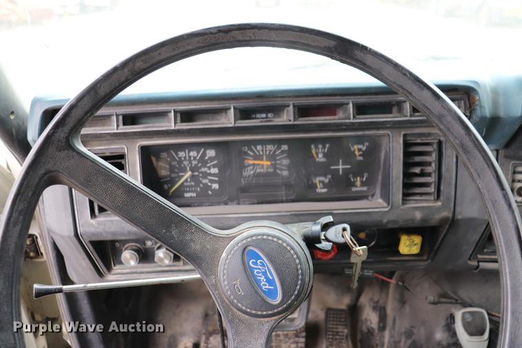 image for item ED9740 1994 Ford F800 dump truck