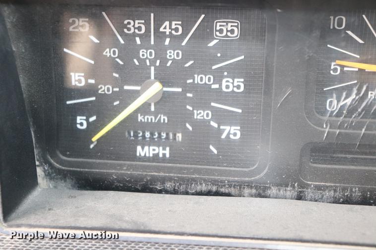 image for item ED9740 1994 Ford F800 dump truck