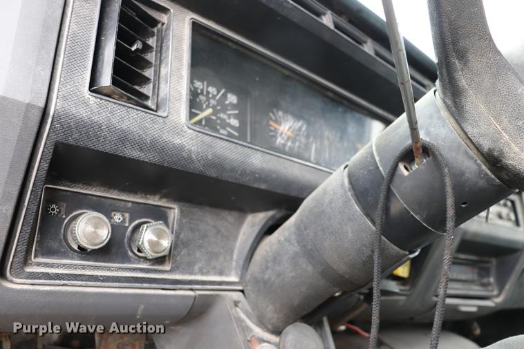 image for item ED9740 1994 Ford F800 dump truck
