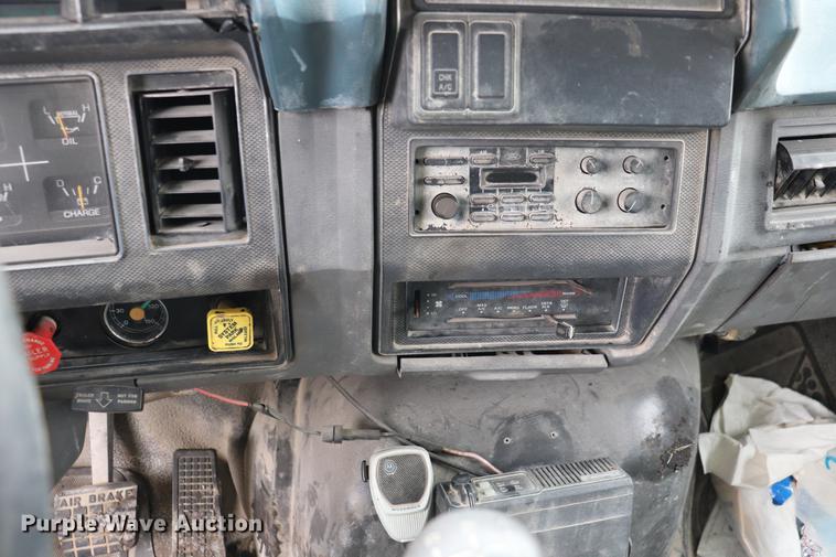 image for item ED9740 1994 Ford F800 dump truck