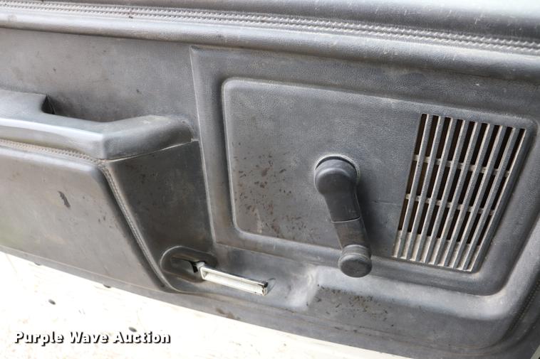 image for item ED9740 1994 Ford F800 dump truck