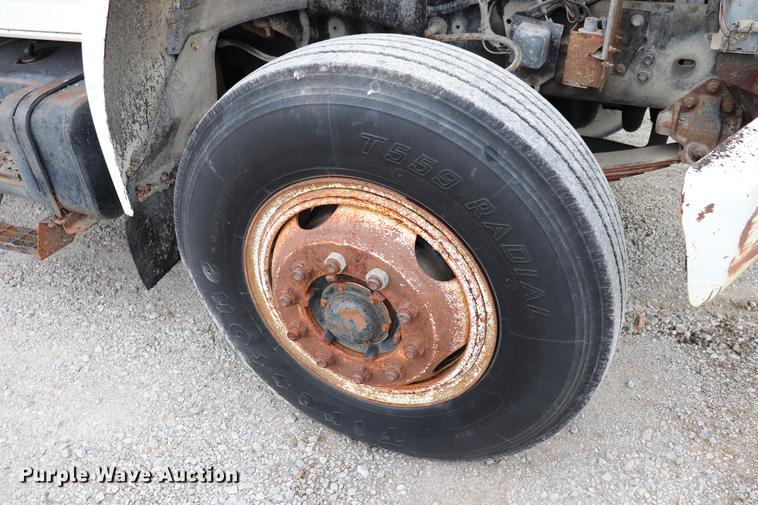 image for item ED9740 1994 Ford F800 dump truck