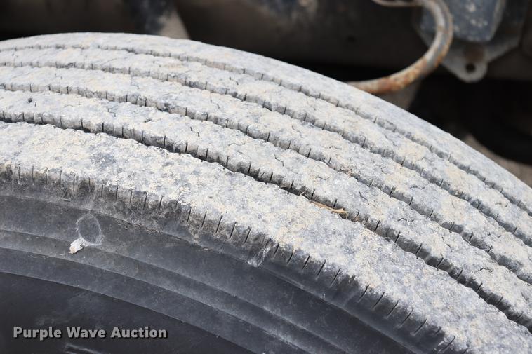 image for item ED9740 1994 Ford F800 dump truck