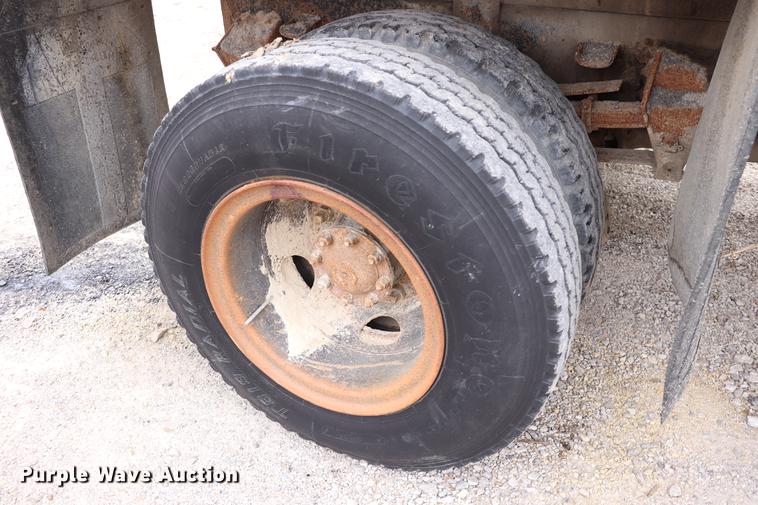 image for item ED9740 1994 Ford F800 dump truck