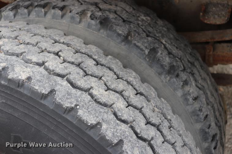 image for item ED9740 1994 Ford F800 dump truck