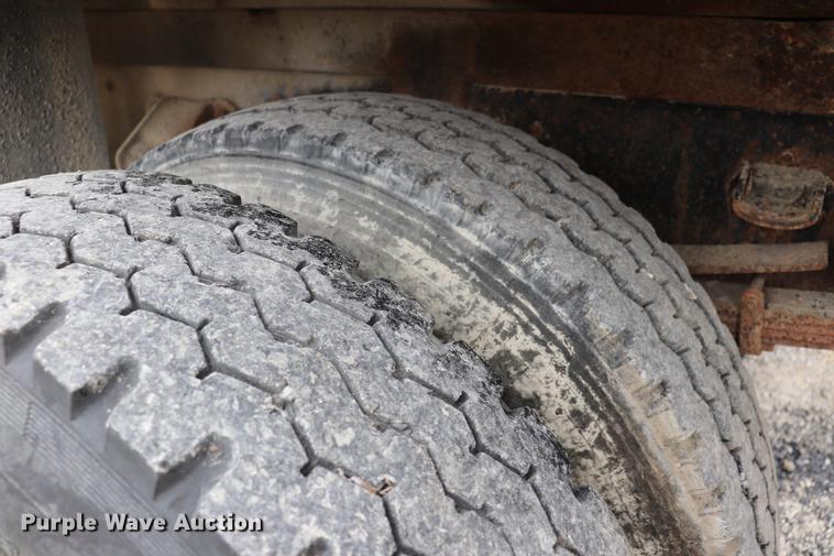 image for item ED9740 1994 Ford F800 dump truck