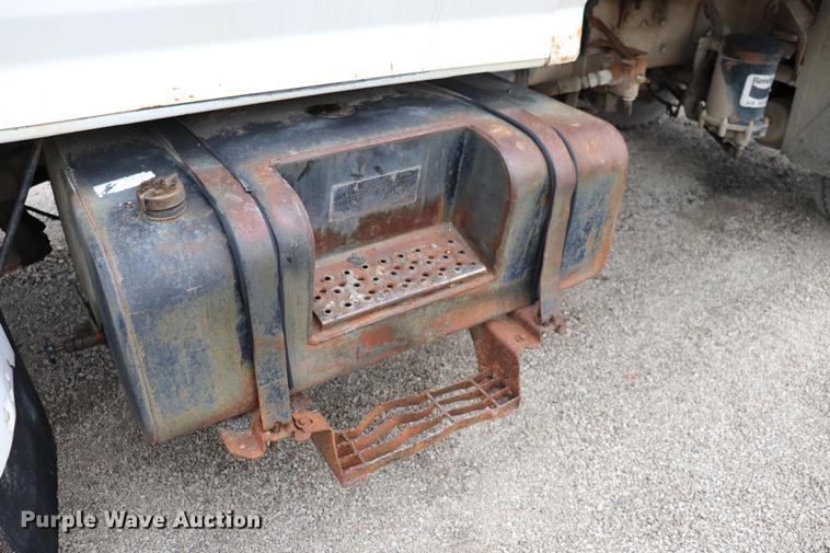 image for item ED9740 1994 Ford F800 dump truck