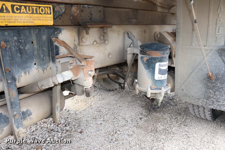 image for item ED9740 1994 Ford F800 dump truck