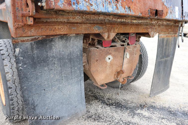 image for item ED9740 1994 Ford F800 dump truck