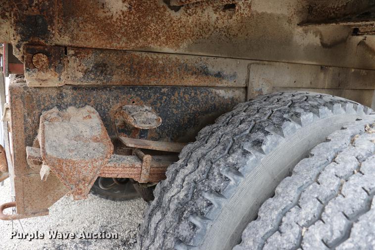 image for item ED9740 1994 Ford F800 dump truck