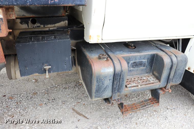 image for item ED9740 1994 Ford F800 dump truck