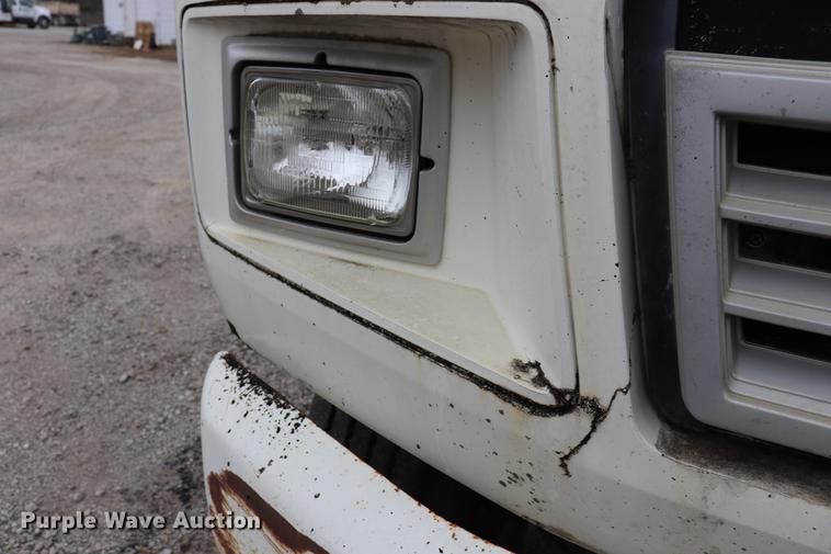 image for item ED9740 1994 Ford F800 dump truck