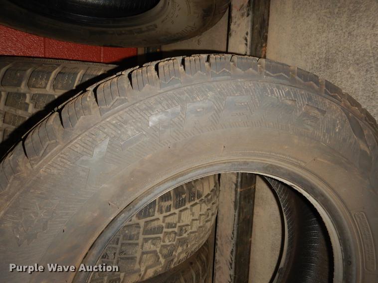image for item EE9168 (4) Avalanche X-treme 215/70R15 tires