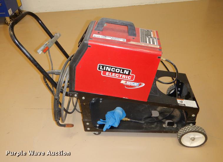 image for item EE9175 Lincoln Electric SP-135T wire welder