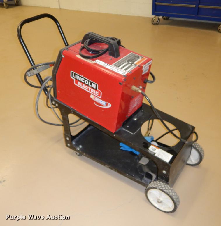 image for item EE9176 Lincoln Electric SP-135T wire welder