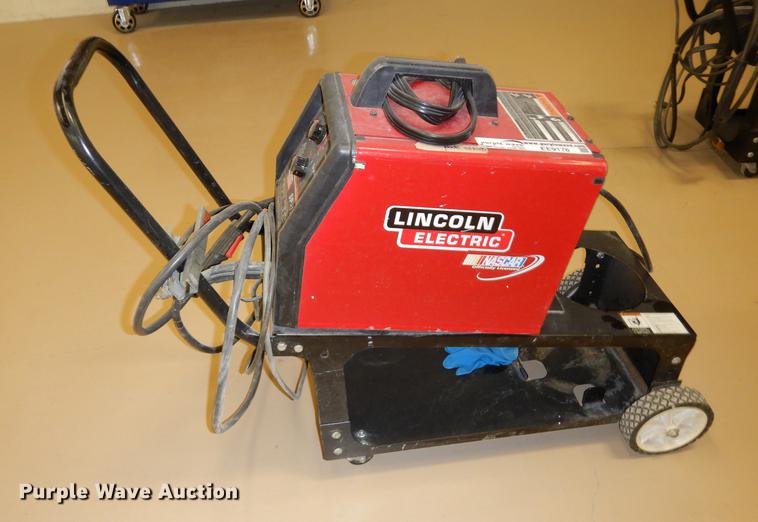 image for item EE9176 Lincoln Electric SP-135T wire welder