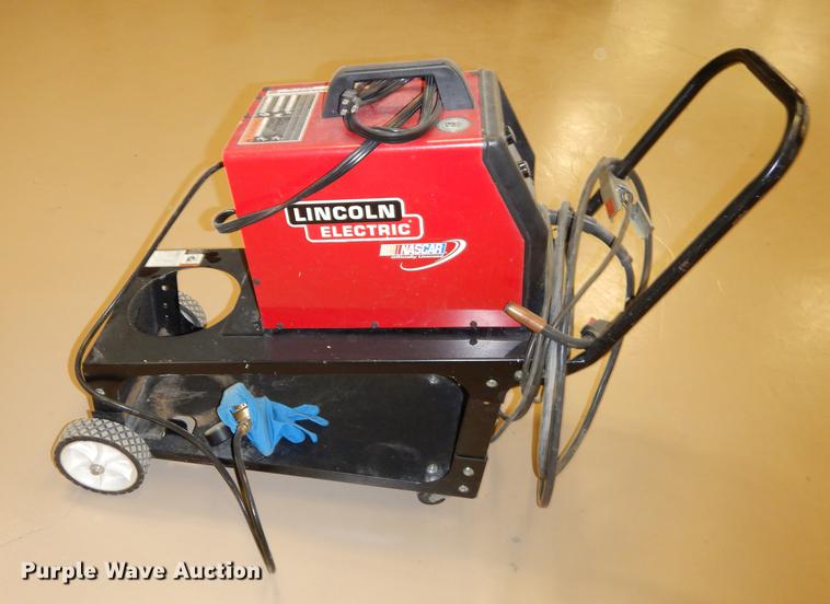 image for item EE9176 Lincoln Electric SP-135T wire welder