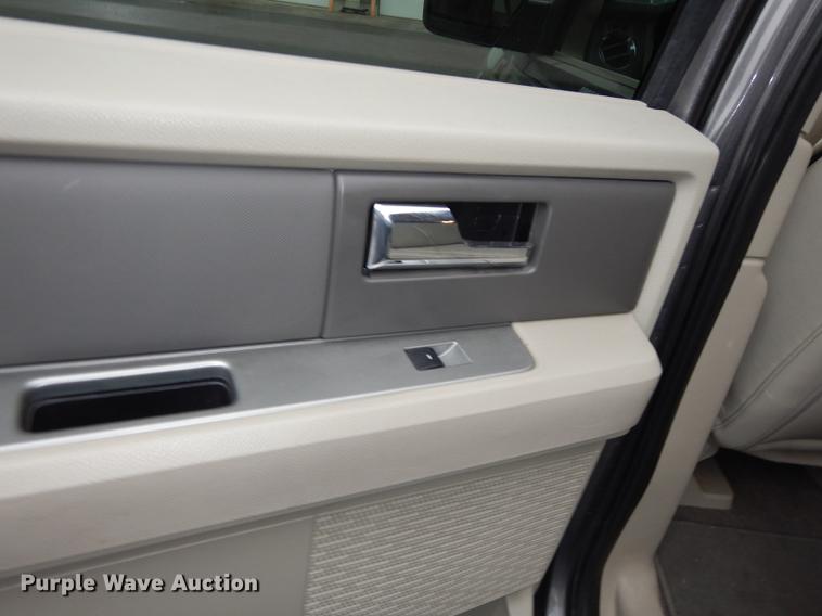 image for item J5635 2010 Ford Expedition XLT SUV