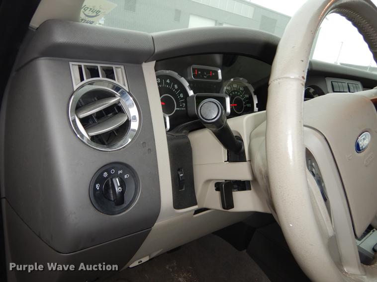image for item J5635 2010 Ford Expedition XLT SUV