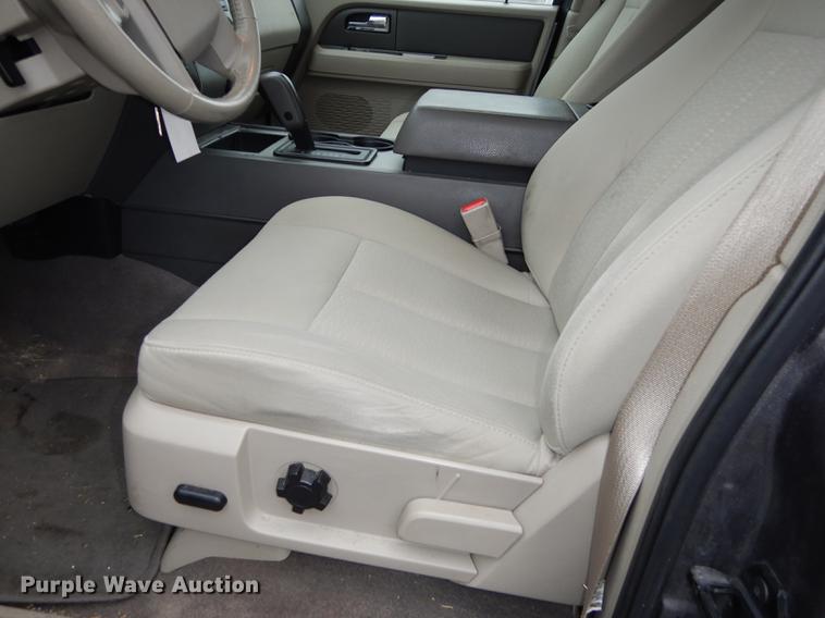 image for item J5635 2010 Ford Expedition XLT SUV