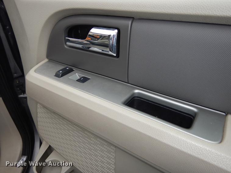 image for item J5635 2010 Ford Expedition XLT SUV