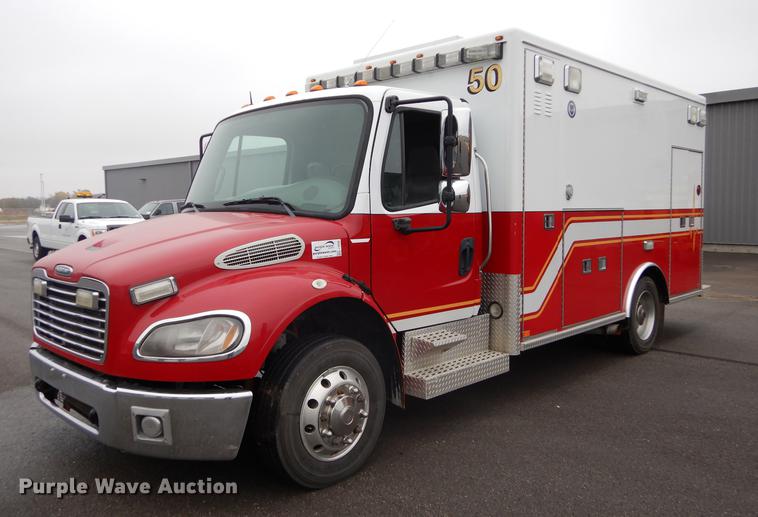 image for item J5636 2007 Freightliner Business Class M2 ambulance