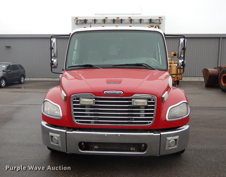 image for item J5636 2007 Freightliner Business Class M2 ambulance