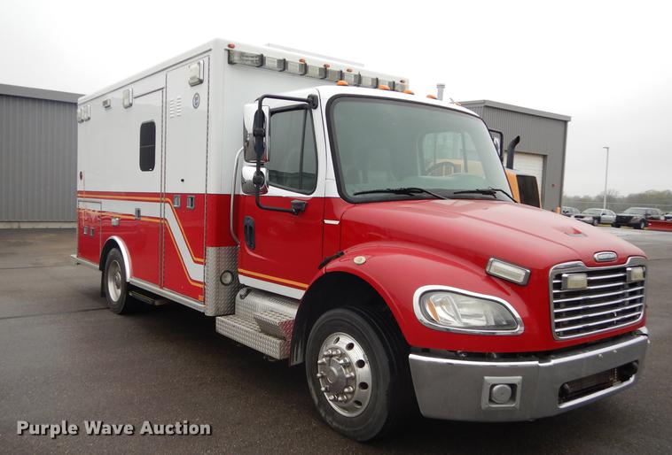 image for item J5636 2007 Freightliner Business Class M2 ambulance