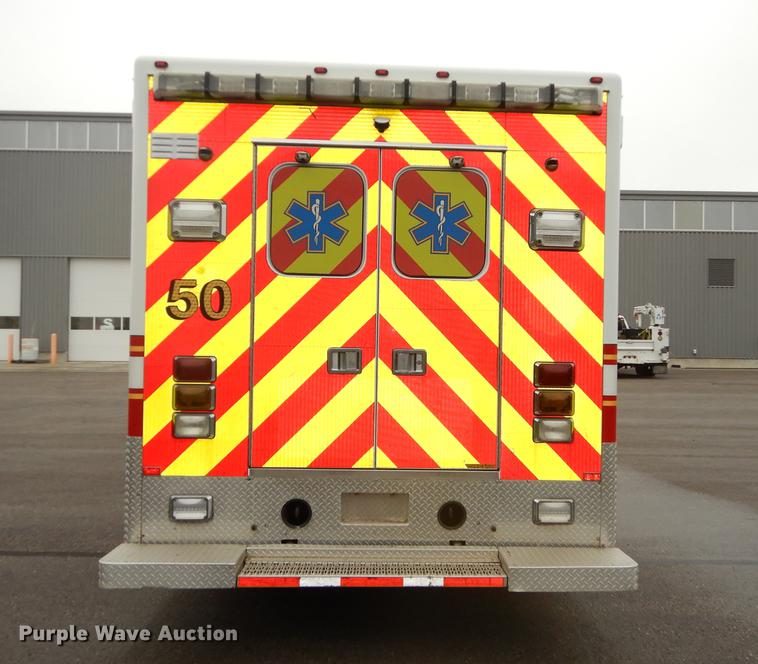 image for item J5636 2007 Freightliner Business Class M2 ambulance