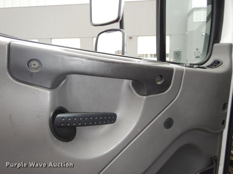 image for item J5636 2007 Freightliner Business Class M2 ambulance