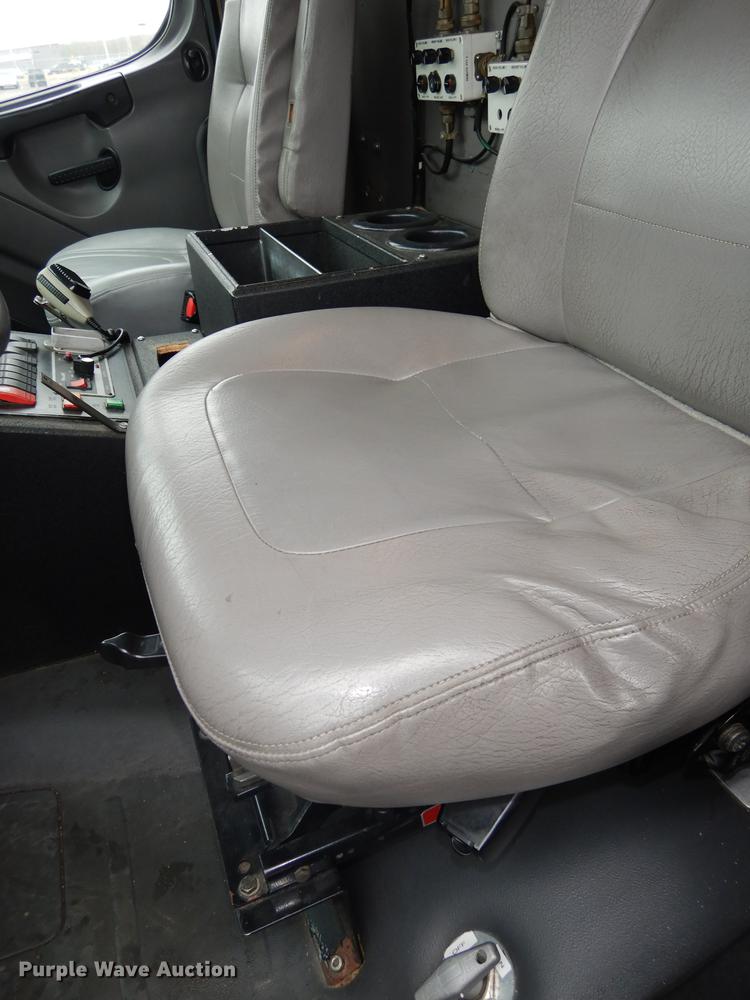 image for item J5636 2007 Freightliner Business Class M2 ambulance