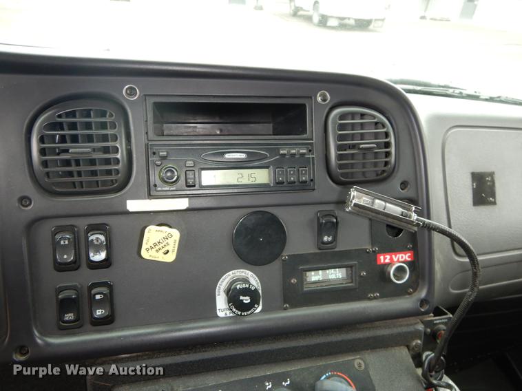 image for item J5636 2007 Freightliner Business Class M2 ambulance