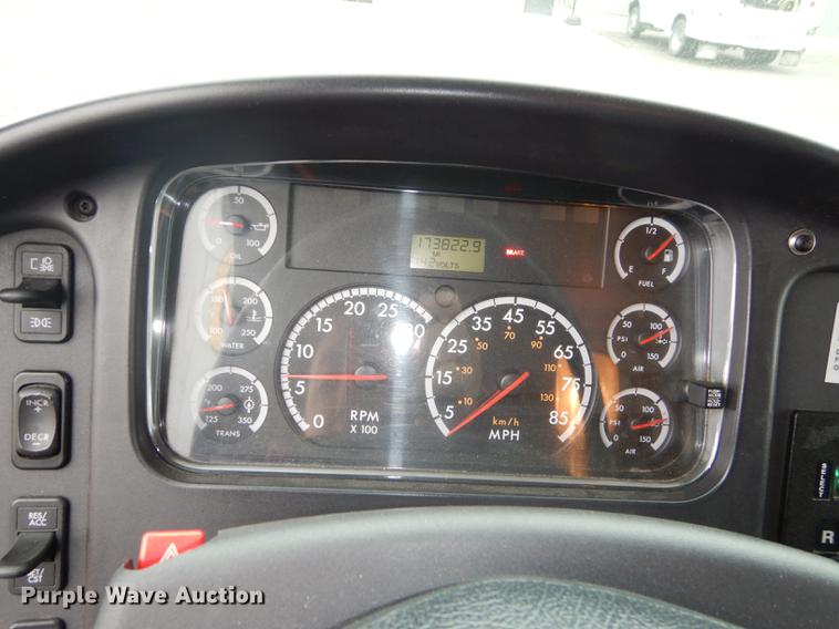 image for item J5636 2007 Freightliner Business Class M2 ambulance