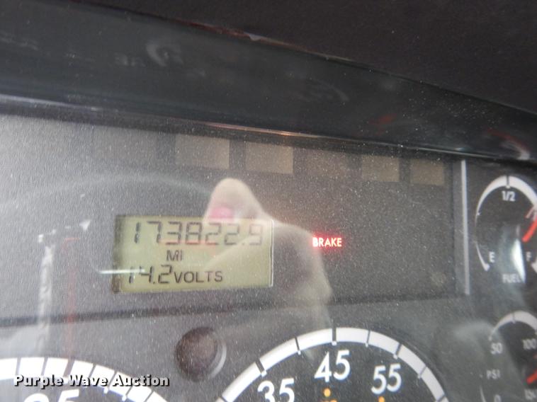 image for item J5636 2007 Freightliner Business Class M2 ambulance