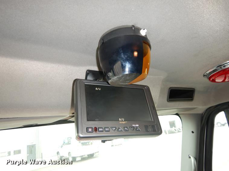 image for item J5636 2007 Freightliner Business Class M2 ambulance