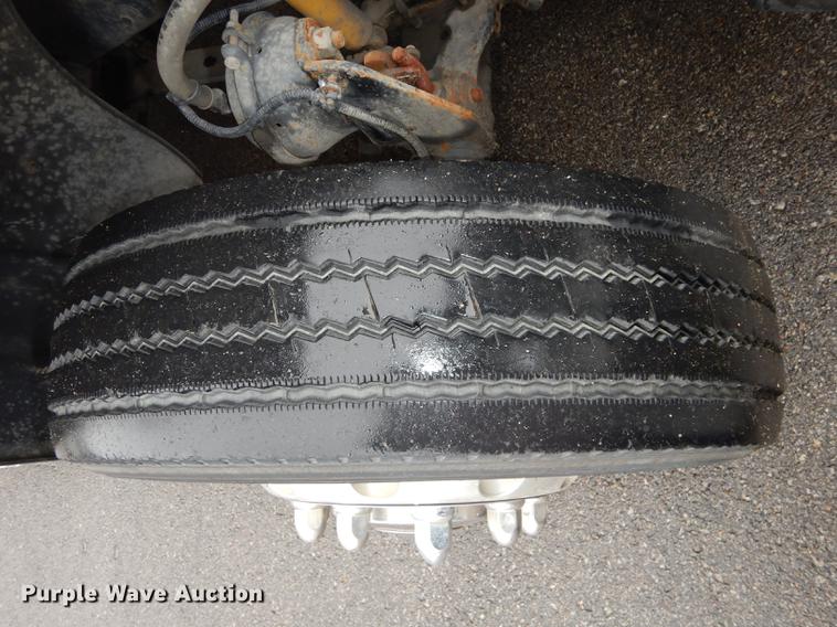 image for item J5636 2007 Freightliner Business Class M2 ambulance