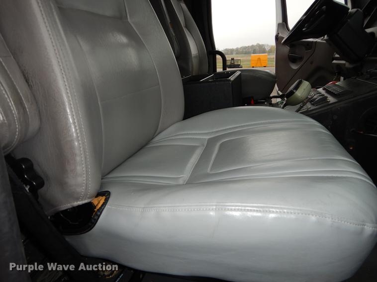 image for item J5636 2007 Freightliner Business Class M2 ambulance