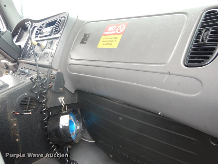 image for item J5636 2007 Freightliner Business Class M2 ambulance