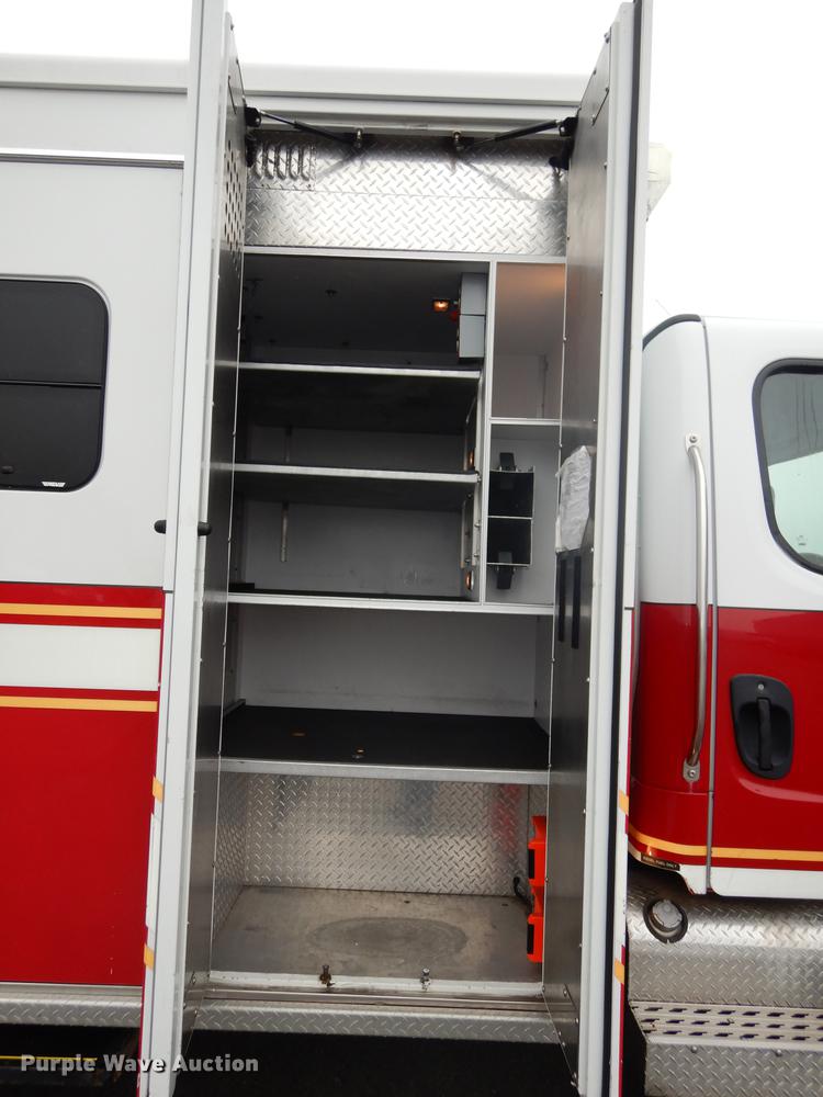 image for item J5636 2007 Freightliner Business Class M2 ambulance