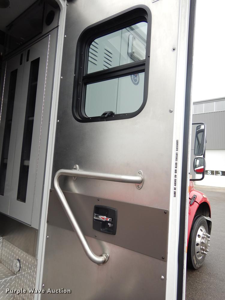 image for item J5636 2007 Freightliner Business Class M2 ambulance