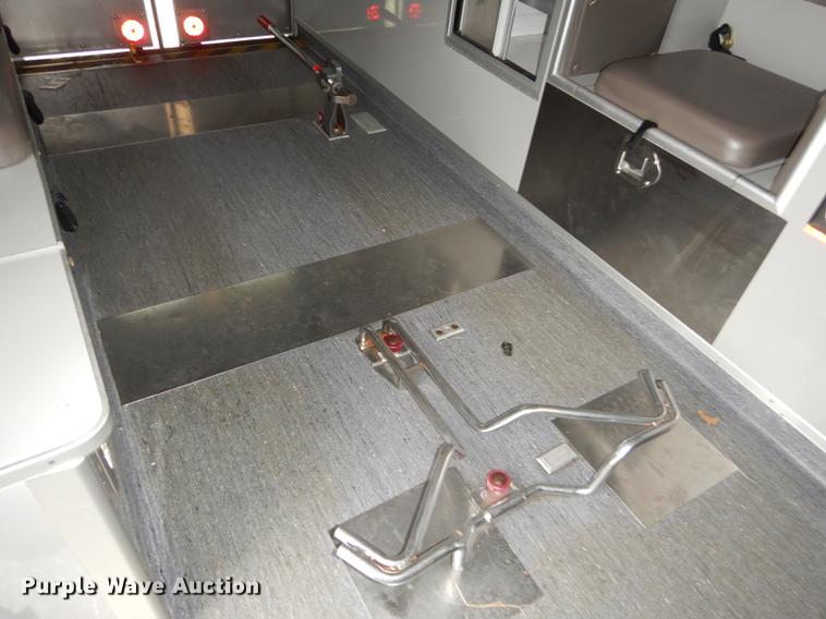 image for item J5636 2007 Freightliner Business Class M2 ambulance