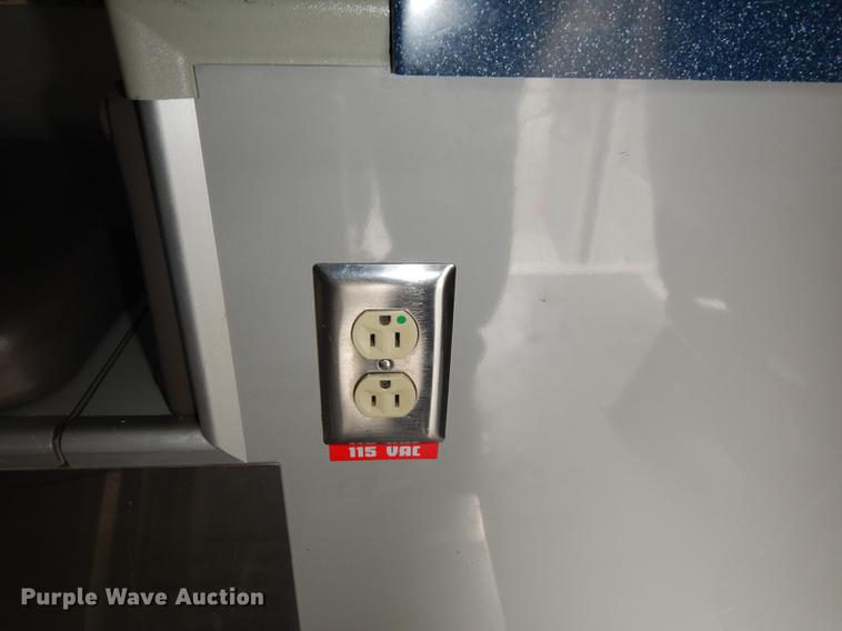 image for item J5636 2007 Freightliner Business Class M2 ambulance