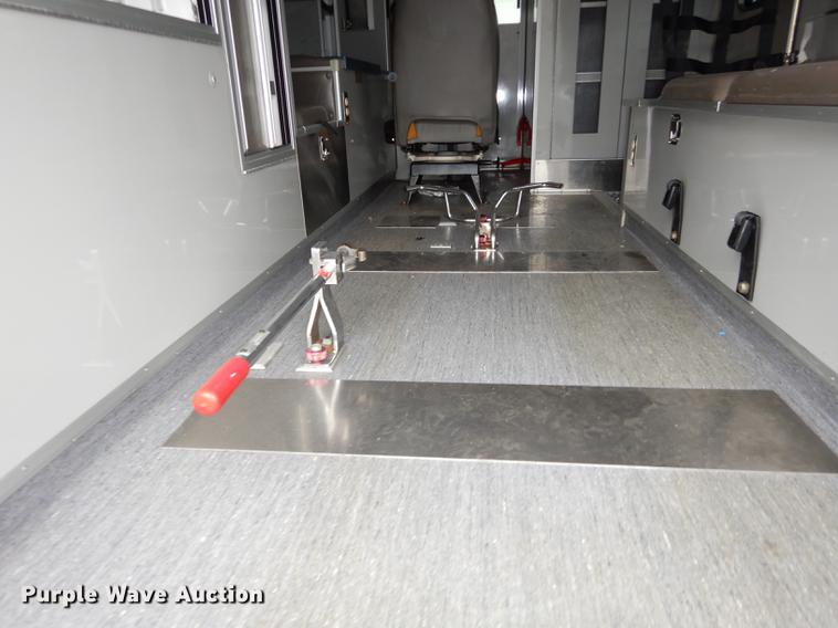 image for item J5636 2007 Freightliner Business Class M2 ambulance