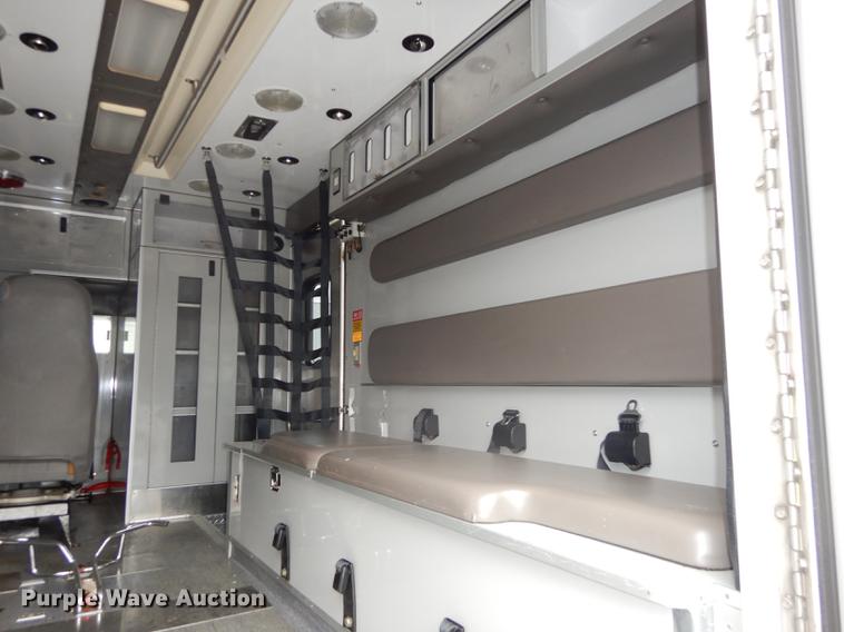 image for item J5636 2007 Freightliner Business Class M2 ambulance