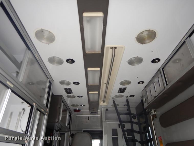 image for item J5636 2007 Freightliner Business Class M2 ambulance